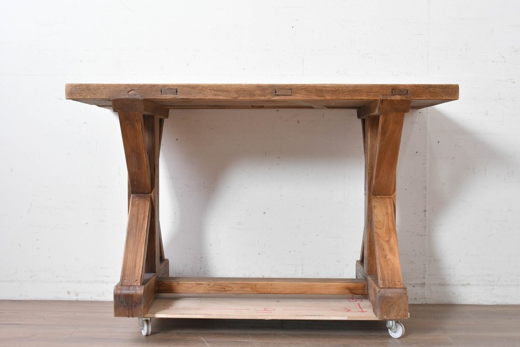 中古　美品　チーク無垢材　重厚な脚組みが印象的なダイニングテーブル　(R-089049)