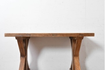 中古　美品　チーク無垢材　重厚な脚組みが印象的なダイニングテーブル　(R-089049)
