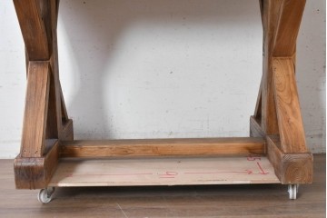 中古　美品　チーク無垢材　重厚な脚組みが印象的なダイニングテーブル　(R-089049)