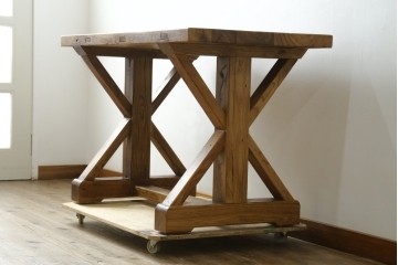 中古　美品　チーク無垢材　重厚な脚組みが印象的なダイニングテーブル　(R-089049)