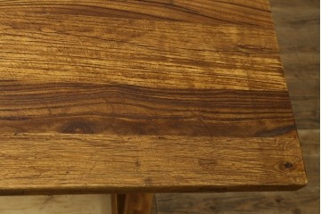 中古　美品　チーク無垢材　重厚な脚組みが印象的なダイニングテーブル　(R-089049)