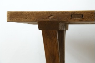 中古　美品　チーク無垢材　重厚な脚組みが印象的なダイニングテーブル　(R-089049)