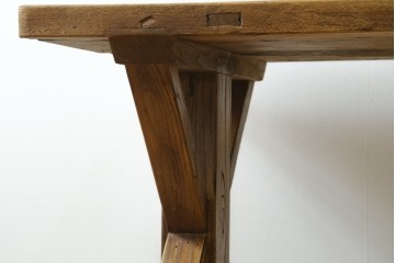 中古　美品　チーク無垢材　重厚な脚組みが印象的なダイニングテーブル　(R-089049)