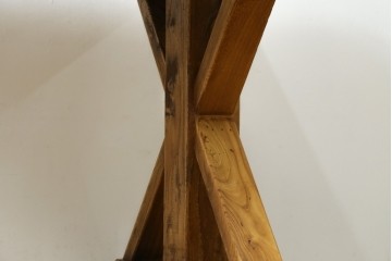 中古　美品　チーク無垢材　重厚な脚組みが印象的なダイニングテーブル　(R-089049)
