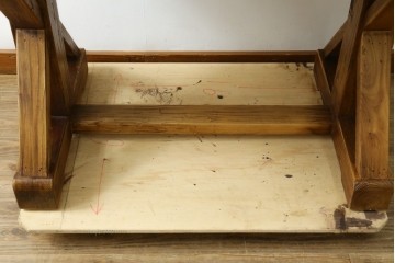 中古　美品　チーク無垢材　重厚な脚組みが印象的なダイニングテーブル　(R-089049)