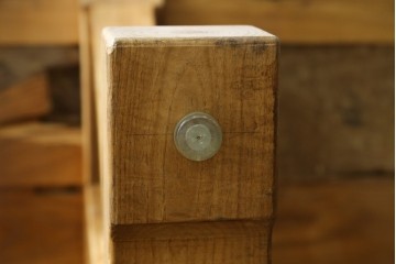 中古　美品　チーク無垢材　重厚な脚組みが印象的なダイニングテーブル　(R-089049)