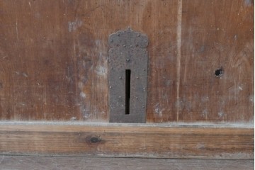 アンティーク建具　明治期　檜(ヒノキ)材　力強い框組が魅力の蔵戸1枚　(R-089050)