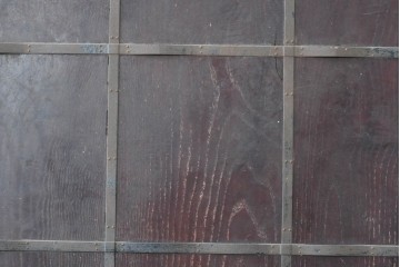 アンティーク建具　明治期　新潟産　総欅(ケヤキ)材　重厚な金具が目を引く蔵戸1枚　(R-089051)