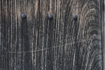 アンティーク建具　明治期　重厚な金具が目を引く格子蔵戸1枚　(R-089053)