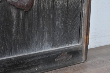 アンティーク建具　明治期　重厚な金具が目を引く格子蔵戸1枚　(R-089053)