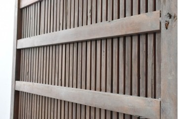アンティーク建具　明治期　重厚な金具が目を引く格子蔵戸1枚　(R-089053)