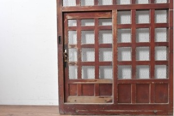 アンティーク建具　明治から大正期　檜(ヒノキ)材　格子とくぐり戸が趣ある蔵戸1枚　(R-089054)