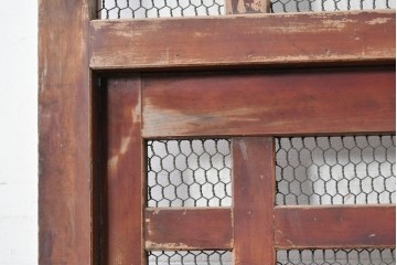 アンティーク建具　明治から大正期　檜(ヒノキ)材　格子とくぐり戸が趣ある蔵戸1枚　(R-089054)