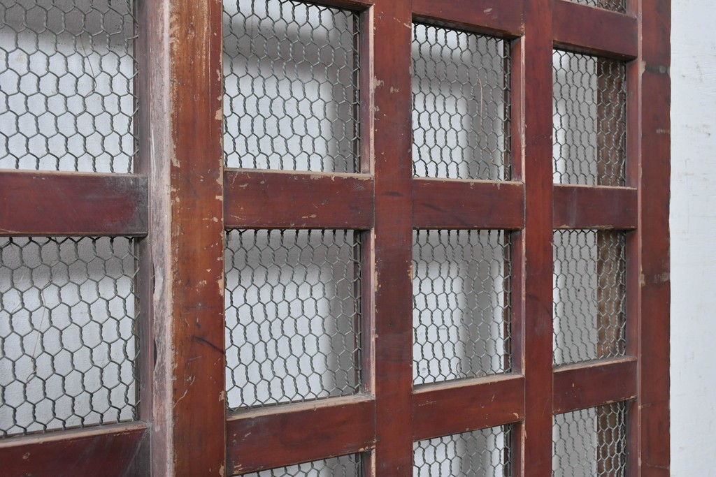 アンティーク建具　明治から大正期　檜(ヒノキ)材　格子とくぐり戸が趣ある蔵戸1枚　(R-089054)