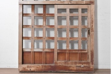 アンティーク建具　明治から大正期　檜(ヒノキ)材　格子とくぐり戸が趣ある蔵戸1枚　(R-089054)
