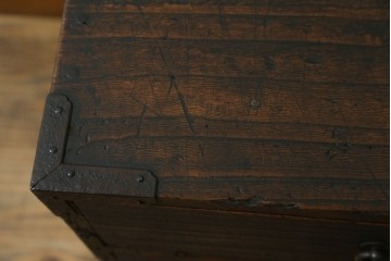 和製アンティーク　江戸期から明治期　時代箪笥らしい重厚な佇まいの刀箪笥　(R-089057)