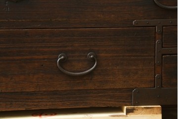 和製アンティーク　江戸期から明治期　時代箪笥らしい重厚な佇まいの刀箪笥　(R-089057)