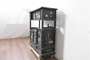 和製アンティーク　漆塗り　螺鈿が映える華やかな茶棚　(R-089058)