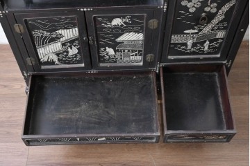 和製アンティーク　漆塗り　螺鈿が映える華やかな茶棚　(R-089058)