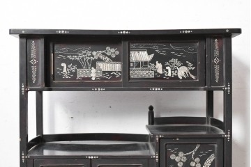 和製アンティーク　漆塗り　螺鈿が映える華やかな茶棚　(R-089058)