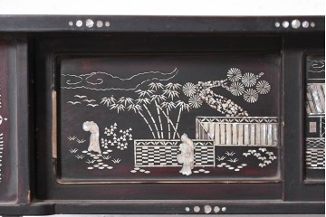 和製アンティーク　漆塗り　螺鈿が映える華やかな茶棚　(R-089058)