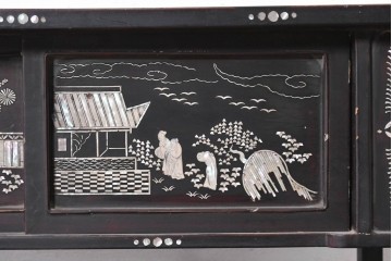 和製アンティーク　漆塗り　螺鈿が映える華やかな茶棚　(R-089058)