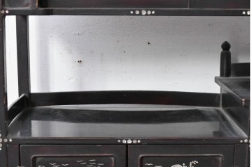 和製アンティーク　漆塗り　螺鈿が映える華やかな茶棚　(R-089058)