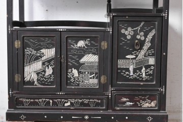 和製アンティーク　漆塗り　螺鈿が映える華やかな茶棚　(R-089058)
