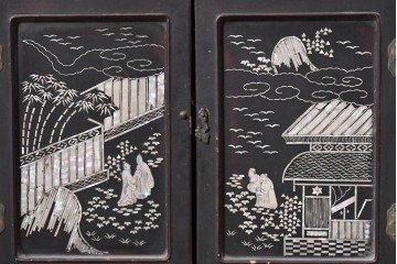 和製アンティーク　漆塗り　螺鈿が映える華やかな茶棚　(R-089058)