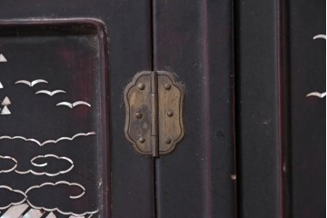 和製アンティーク　漆塗り　螺鈿が映える華やかな茶棚　(R-089058)