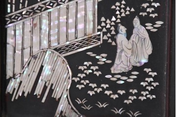 和製アンティーク　漆塗り　螺鈿が映える華やかな茶棚　(R-089058)