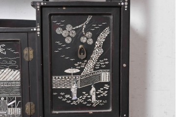 和製アンティーク　漆塗り　螺鈿が映える華やかな茶棚　(R-089058)