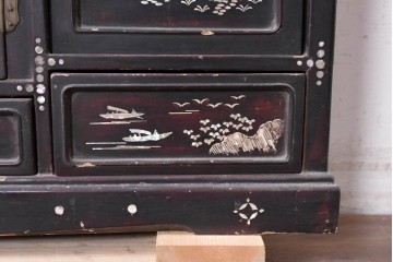 和製アンティーク　漆塗り　螺鈿が映える華やかな茶棚　(R-089058)
