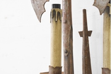 イギリスヴィンテージ　斧を思わせる重厚な装飾が目を引くキャンドルスタンド型ウォールライト　(R-089067)