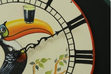 アイルランドヴィンテージ　激レア!!　希少　GUINNESS(ギネス)　著名ペインター作品　トゥーカンのイラストが可愛らしい壁掛け時計　(R-089072)