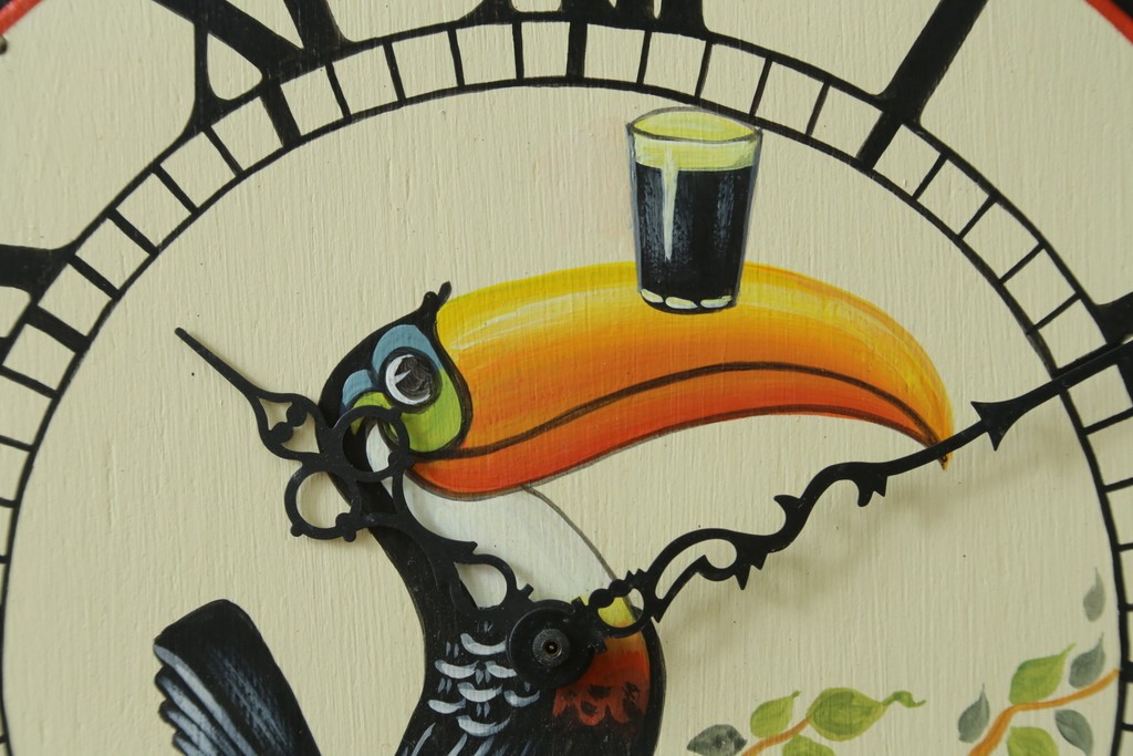 アイルランドヴィンテージ　激レア!!　希少　GUINNESS(ギネス)　著名ペインター作品　トゥーカンのイラストが可愛らしい壁掛け時計　(R-089072)