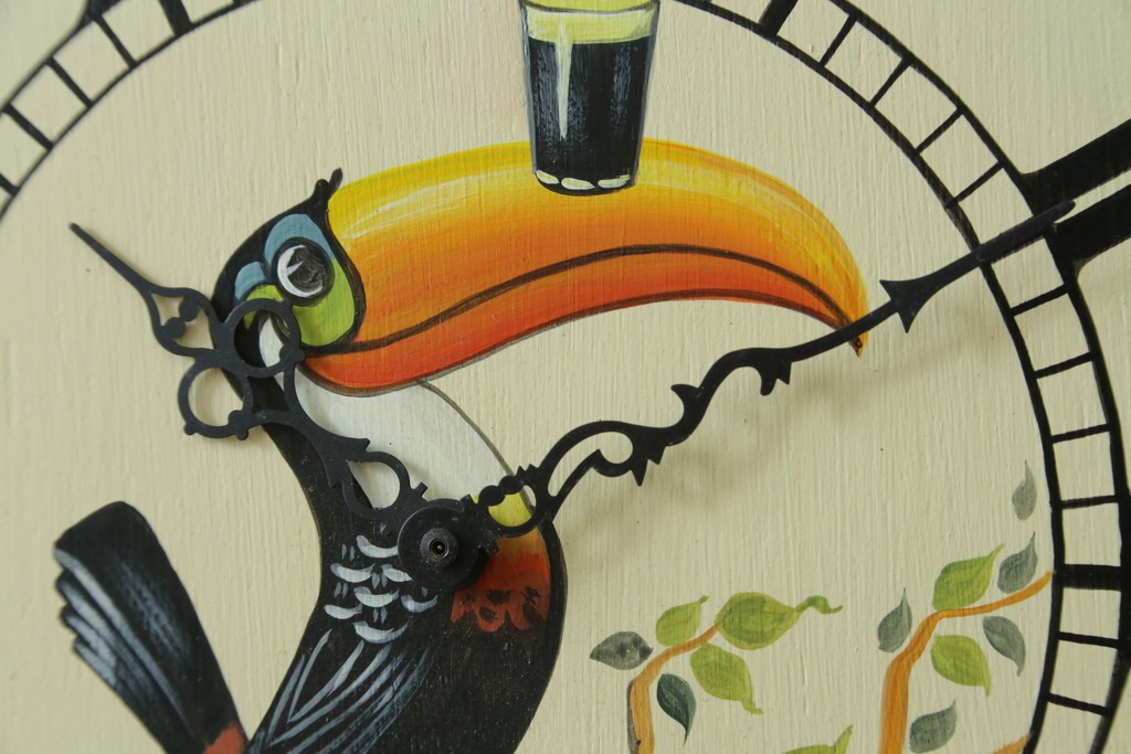 アイルランドヴィンテージ　激レア!!　希少　GUINNESS(ギネス)　著名ペインター作品　トゥーカンのイラストが可愛らしい壁掛け時計　(R-089072)