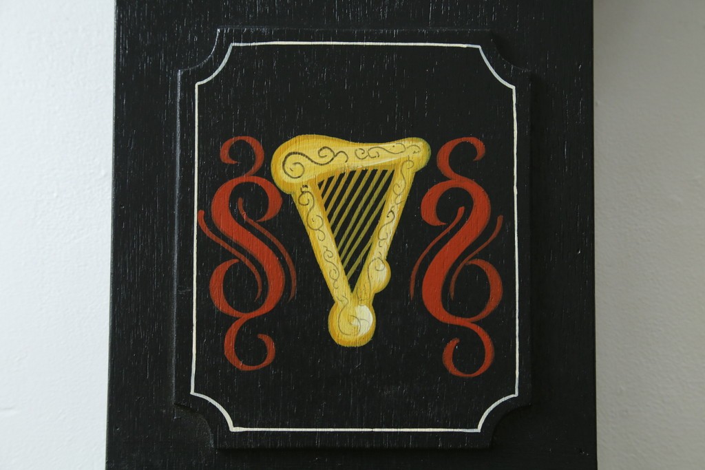 アイルランドヴィンテージ　激レア!!　希少　GUINNESS(ギネス)　著名ペインター作品　トゥーカンのイラストが可愛らしい壁掛け時計　(R-089072)