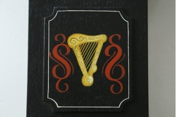 アイルランドヴィンテージ　激レア!!　希少　GUINNESS(ギネス)　著名ペインター作品　トゥーカンのイラストが可愛らしい壁掛け時計　(R-089072)