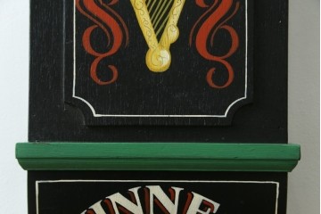 アイルランドヴィンテージ　激レア!!　希少　GUINNESS(ギネス)　著名ペインター作品　トゥーカンのイラストが可愛らしい壁掛け時計　(R-089072)