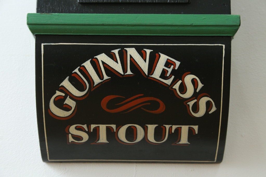 アイルランドヴィンテージ　激レア!!　希少　GUINNESS(ギネス)　著名ペインター作品　トゥーカンのイラストが可愛らしい壁掛け時計　(R-089072)