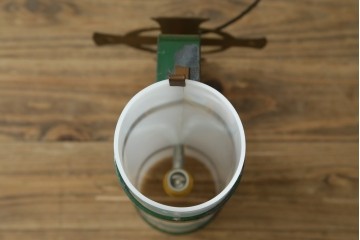 フランスヴィンテージ　クロスモチーフが印象的なウォールライト　(R-089076)