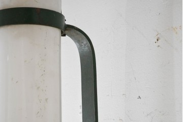 フランスヴィンテージ　クロスモチーフが印象的なウォールライト　(R-089079)