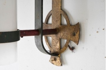 フランスヴィンテージ　クロスモチーフが印象的なウォールライト　(R-089081)