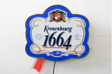 中古　イギリス　Kronenbourg(クローネンブルグ)のロゴ入り　壁掛けサイン看板　※国内仕様の電飾加工を承ります　(R-089083)