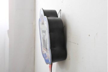 中古　イギリス　Kronenbourg(クローネンブルグ)のロゴ入り　壁掛けサイン看板　※国内仕様の電飾加工を承ります　(R-089083)