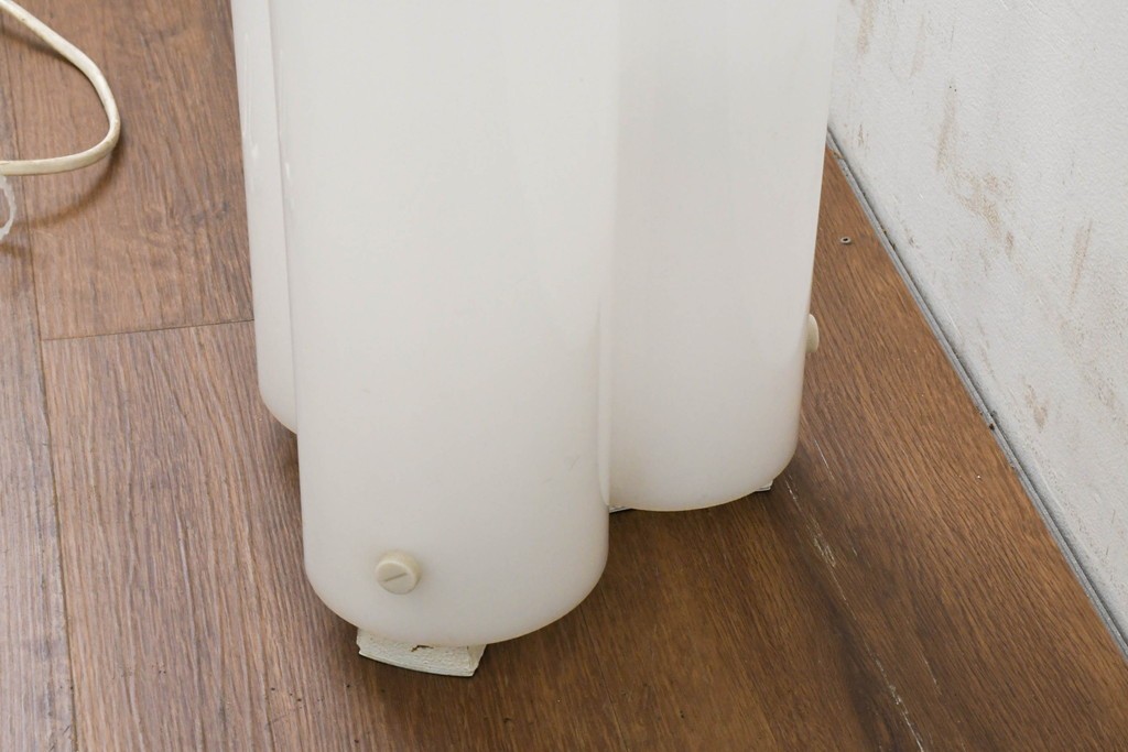 中古　リプロダクト品?　Vico Magistretti(ヴィコ・マジストレッティ)デザイン　Mezzachimera(メザキメラ)　流れるようなフォルムのフロアスタンド(R-089087)