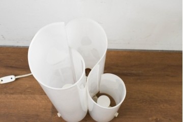 中古　リプロダクト品?　Vico Magistretti(ヴィコ・マジストレッティ)デザイン　Mezzachimera(メザキメラ)　流れるようなフォルムのフロアスタンド(R-089087)