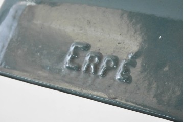 ベルギーヴィンテージ　ERPE(エルペ)　階段状にデザインされたベースが目を引くバンカーズランプ　(R-089088)