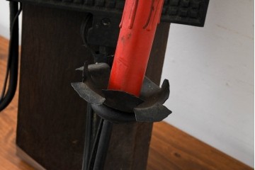 イギリスヴィンテージ　手焼きワッフルメーカーをリメイクしたキャンドルスタンド型ウォールライト　(R-089089)